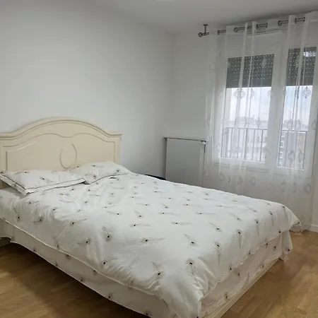 Apartment With Loggia Asnieres-sur-Seine